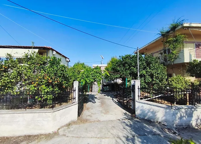 Semesterbostad Iris *